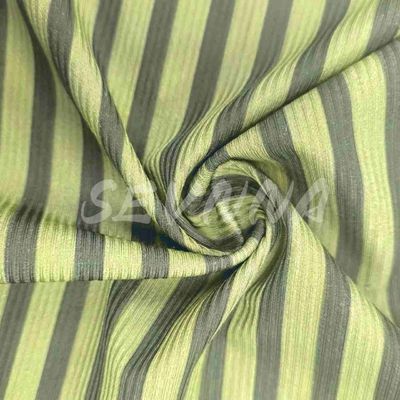 200 গ্রাম নরম শ্বাস প্রশ্বাসের পুনর্ব্যবহারযোগ্য পলিস্টার কাপড় ঝাঁকুনি প্রতিরোধী 135 সেমি প্রশস্ত