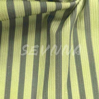 200 গ্রাম নরম শ্বাস প্রশ্বাসের পুনর্ব্যবহারযোগ্য পলিস্টার কাপড় ঝাঁকুনি প্রতিরোধী 135 সেমি প্রশস্ত